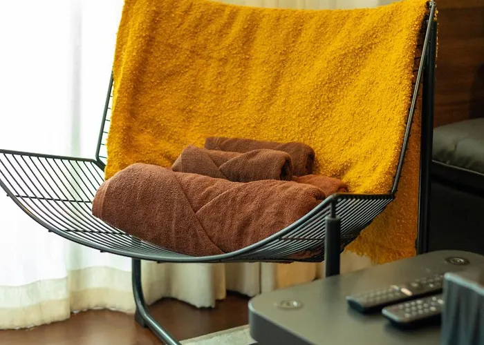 Апартаменты New 5min Thonglo Bts, Pool, Fitness 4 Guests Max Near Emsphere, Emquartier Бангкок