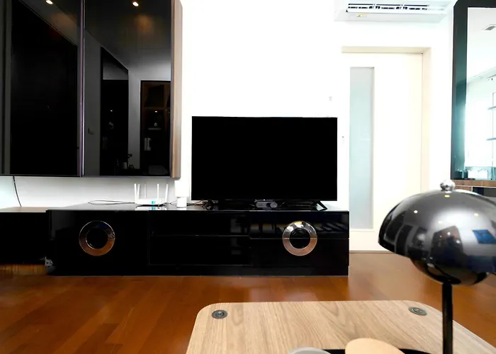 New 5min Thonglo Bts, Pool, Fitness 4 Guests Max Near Emsphere, Emquartier Апартаменты *