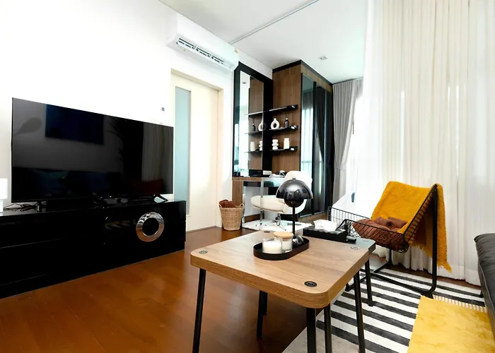 Апартаменты New 5min Thonglo Bts, Pool, Fitness 4 Guests Max Near Emsphere, Emquartier Бангкок