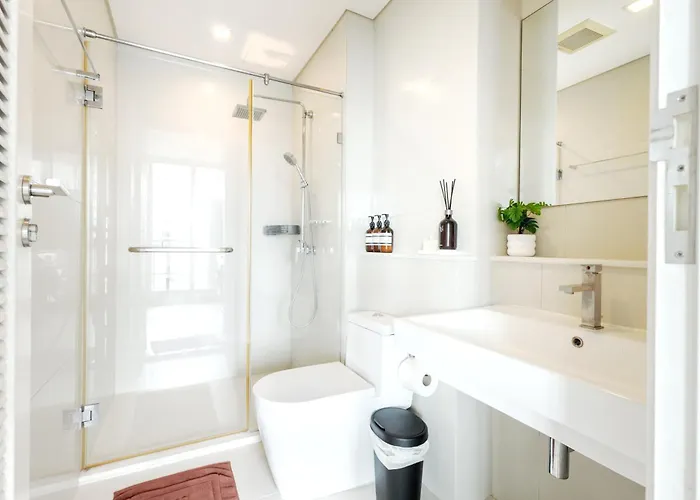 New 5min Thonglo Bts, Pool, Fitness 4 Guests Max Near Emsphere, Emquartier Апартаменты *