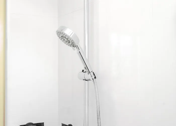 Апартаменты New 5min Thonglo Bts, Pool, Fitness 4 Guests Max Near Emsphere, Emquartier Бангкок