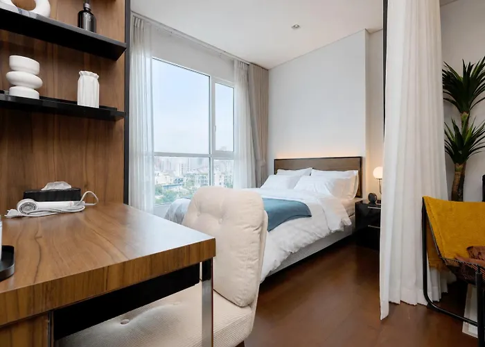 Апартаменты New 5min Thonglo Bts, Pool, Fitness 4 Guests Max Near Emsphere, Emquartier