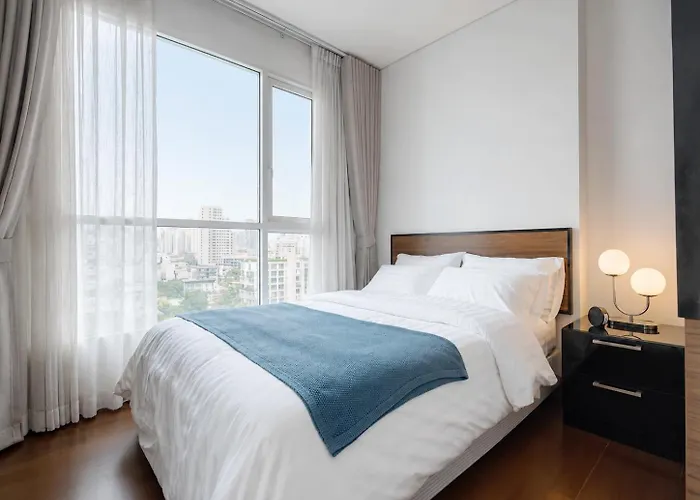 New 5min Thonglo Bts, Pool, Fitness 4 Guests Max Near Emsphere, Emquartier